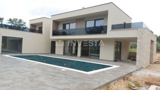 Lussuosa villa moderna con piscina riscaldata