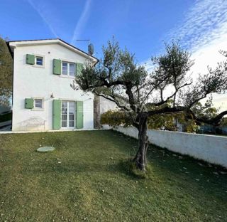 Barban, una nuova casa arredata con piscina