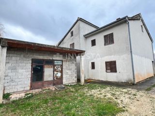 Fasana, casa con 2 appartamenti, garage e grande cortile