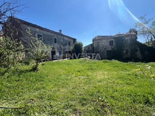 Casa in pietra da ristrutturare con grande potenziale