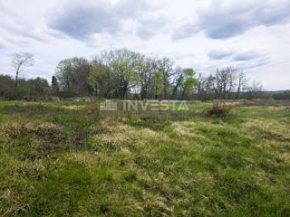 Zona di Kanfanar – terreno edificabile di 522 m2 di forma regolare