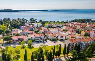 Fasana, terreno con permesso di costruzione, 200 m dal mare.