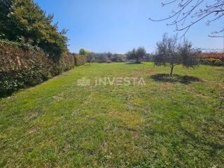 Peroj, terreno edificabile con vista mare