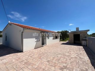 Pola, Sissano Villetta ristrutturata al piano terra con 3 stanze, superficie 100 m²