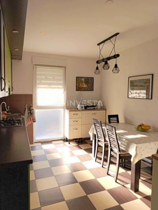 Pola, Vidikovac, appartamento ristrutturato al 3° piano con ascensore, 2 camere da letto e balcone