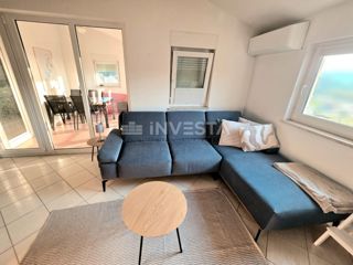 Pola appartamento familiare in ottima posizione con tre camere da letto terrazza e parcheggio