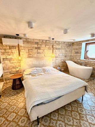 Vodnjan, casa istriana ristrutturata con vista mare