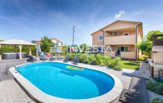 Istria, Loborika, bellissima casa vacanze con piscina e ampio giardino