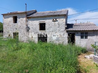 Parenzo, casa indipendente in pietra con ampio giardino