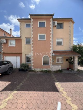 Medulin, casa con 7 appartamenti a soli 100 metri dal mare