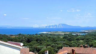 Appartamento con 2 camere da letto e vista panoramica sul mare, a 2 km dal mare!