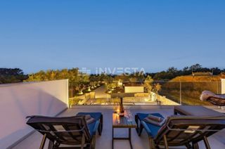 Dintorni di Svetvinčent, lussuosa villa con piscina immersa nel verde