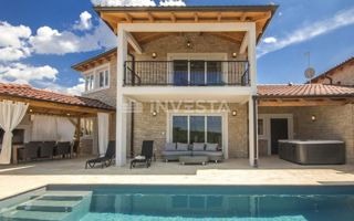 Zona di Parenzo, casa con piscina e vista mare