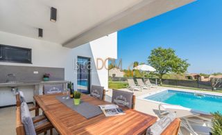 Casa Marčana, 180m2