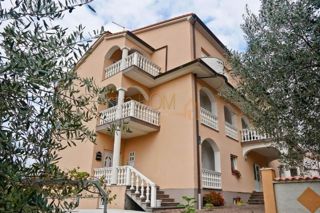 Casa Veli vrh, Pula, 200m2