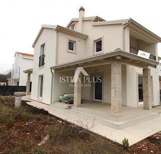 Poreč - Casa bifamiliare a 1 km dal mare