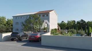 Istria, zona Parenzo, bella casa in pietra ristrutturata con giardino e piscina