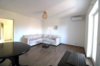 POREČ - Appartamento al 1° piano, 1500 m dal mare