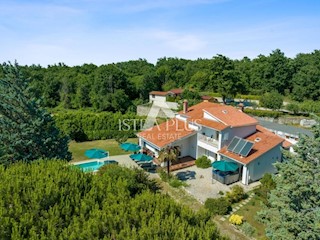 Villa con piscina e benessere
