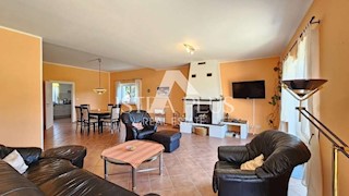 Casa ai margini del villaggio con vista sul mare - intorno a Parenzo