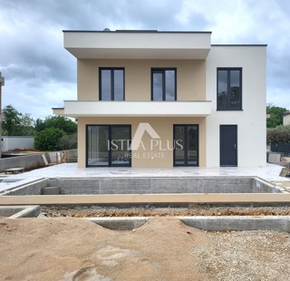 Casa bifamiliare con piscina - vicino a Parenzo