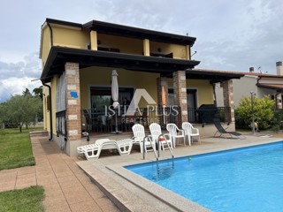 OCCASIONE!! Bellissima casa indipendente con piscina vicino a Parenzo!!