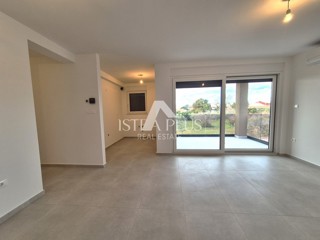 Istria, zona Parenzo a 1500 m dal mare - Appartamento in un nuovo edificio con ascensore al 1° piano con due camere da letto