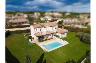 Istria, zona di Parenzo - spaziosa villa con piscina e vista panoramica