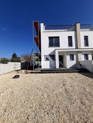 Istria, Parenzo, casa unifamiliare di qualità con cortile e vista sul mare aperto