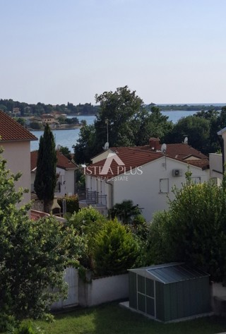 Istria, Cittanova - appartamento con vista mare a 100 m dal mare