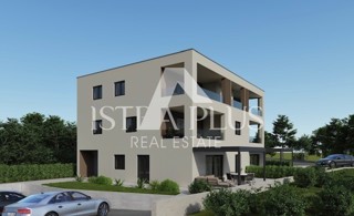 Parenzo - insediamento nel centro - appartamento al piano terra con giardino