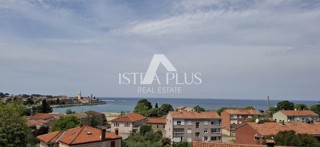 Appartamento a Parenzo con vista panoramica sulla città e sul mare