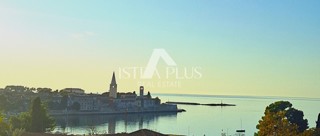 Appartamento a Parenzo con vista panoramica sulla città e sul mare