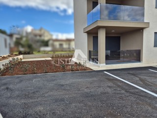 Appartamento in palazzo di nuova costruzione con ascensore - piano terra con cortile