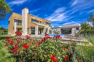 Villa unica e lussuosa con vista aperta!!