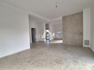 Appartamento al piano terra con cortile, nuova costruzione a 2 km dal mare!!