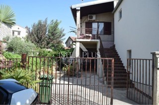 Tar, una casa in pietra con giardino e molto potenziale