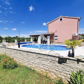 Istria, zona Parenzo - Casa indipendente con 2 appartamenti, cortile con piscina e VISTA MARE