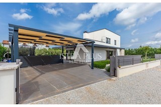 BELLISSIMA VILLA CON PISCINA - ARCHITETTURA MODERNA!!