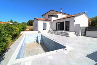 Istria, Parenzo - Nuova, bella villa arredata con piscina