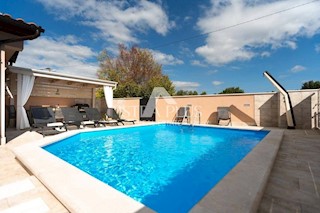 Casa a schiera con piscina - nei dintorni di Parenzo