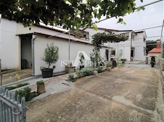 Casa bifamiliare con garage a 1500m dal mare