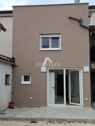 Casa bifamiliare familiare vicino a Parenzo, 6 km