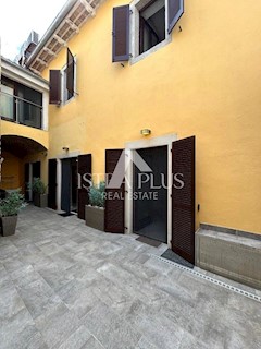 Casa di lusso nel centro di Parenzo con 3 appartamenti distribuiti su 3 piani