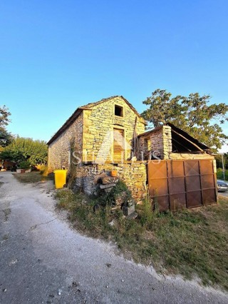 Casa in pietra in una posizione molto tranquilla immersa nella natura incontaminata!