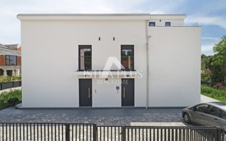 Istria, Parenzo - moderna casa bifamiliare di nuova costruzione vicino al centro di Parenzo!!