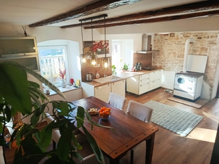 Svetvinčenat, dintorni, casa bifamiliare con cortile