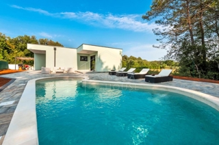 Rovigno, una villa moderna con piscina