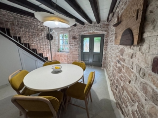 Valle, casa ristrutturata nel centro storico