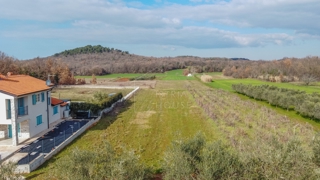 Parenzo, dintorni, terreno edificabile ai margini della città